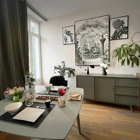 Grand Confortable Situe En Centre